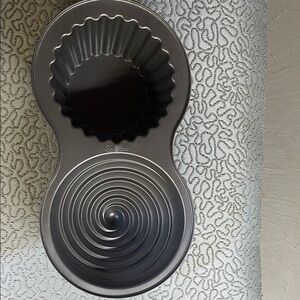 Wilton Giant Cupcake Cake Pan